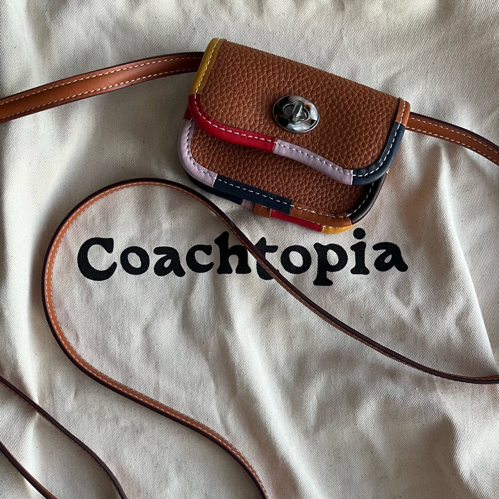 Coach Coachtopia Wavy Wallet With Crossbody Strap and Upcrafted Scrap Binding